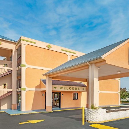 Super 8 Hotell Ashland Exteriör bild